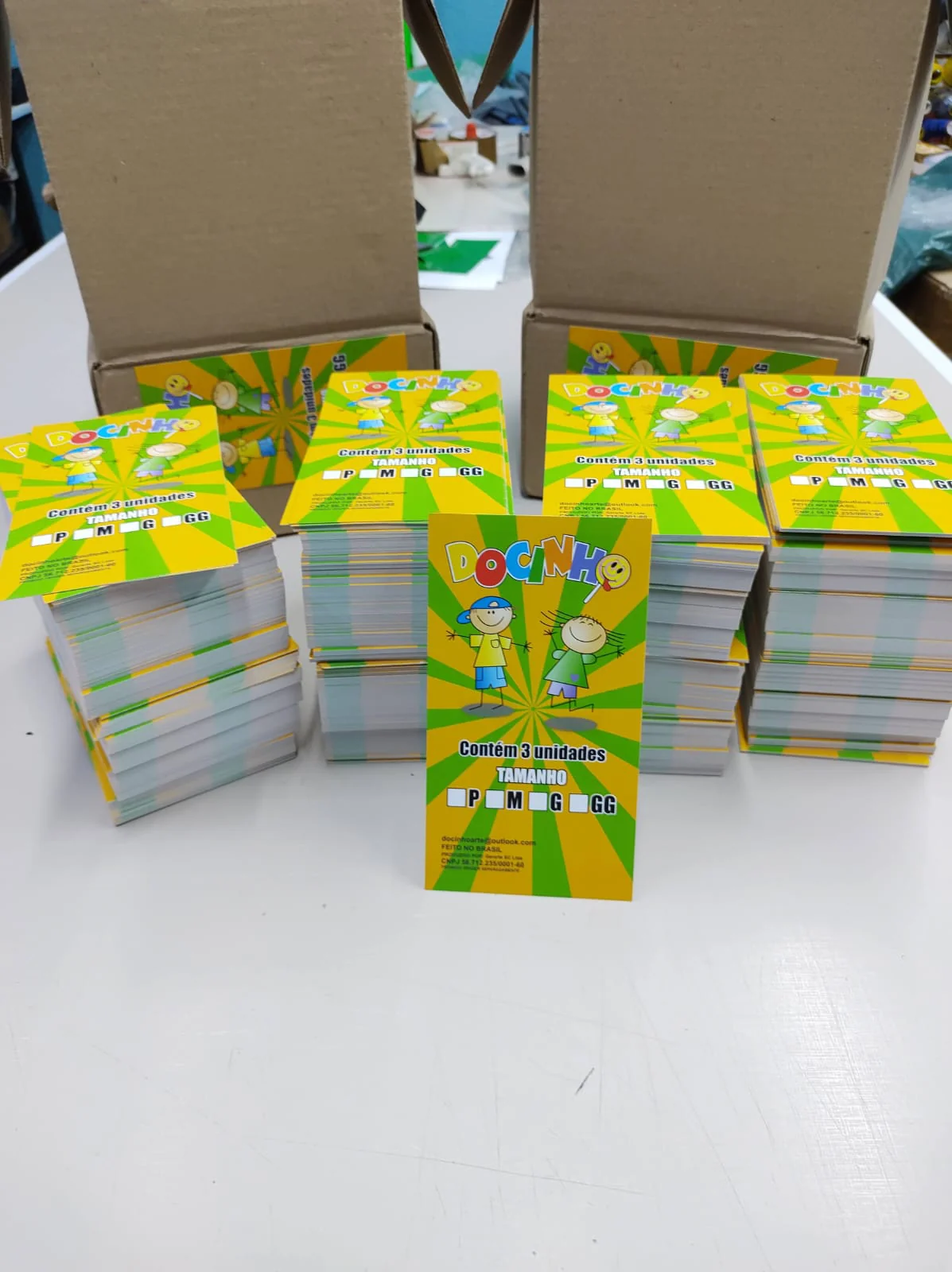 Caixas e materiais gráficos personalizados